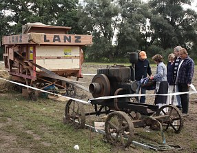 Eine Dreschmaschine von Lanz